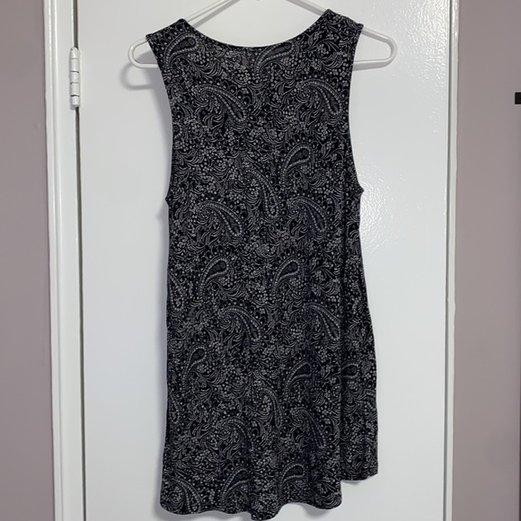 Size‎ M long flowy tank top with a fun design from Old Navy - Picture 4 of 4